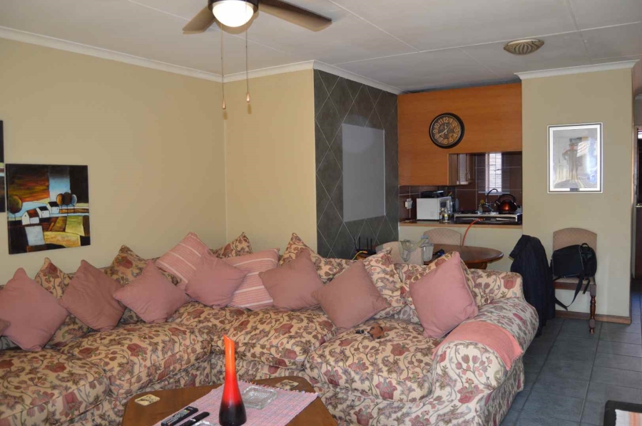 2 Bedroom Property for Sale in Doornpoort Gauteng