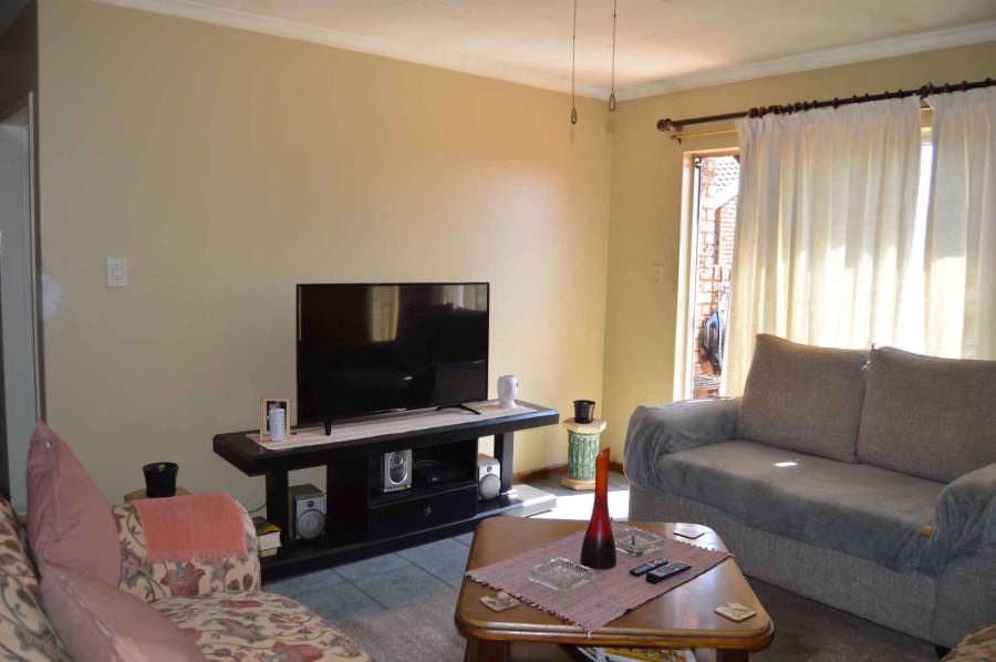 2 Bedroom Property for Sale in Doornpoort Gauteng