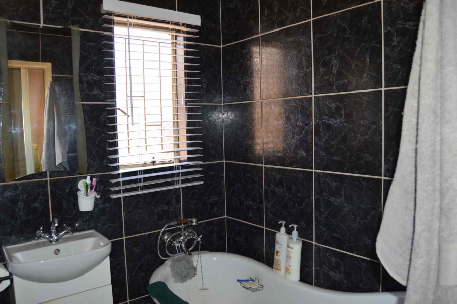 2 Bedroom Property for Sale in Doornpoort Gauteng