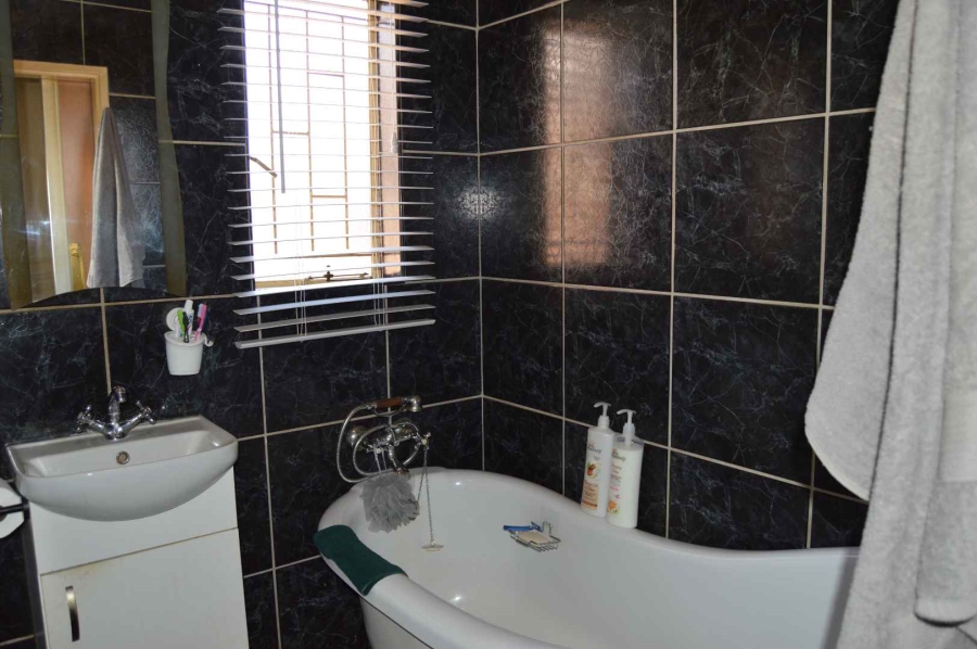2 Bedroom Property for Sale in Doornpoort Gauteng