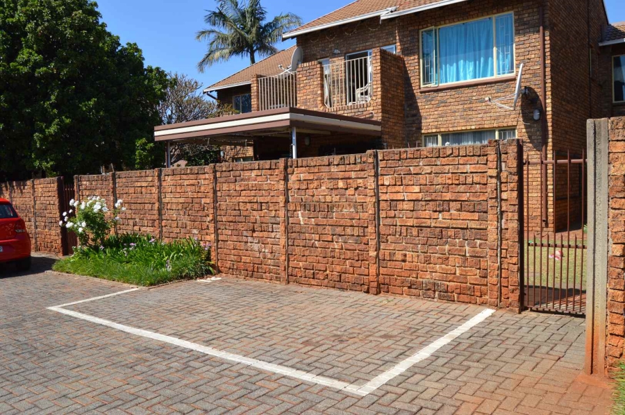 2 Bedroom Property for Sale in Doornpoort Gauteng