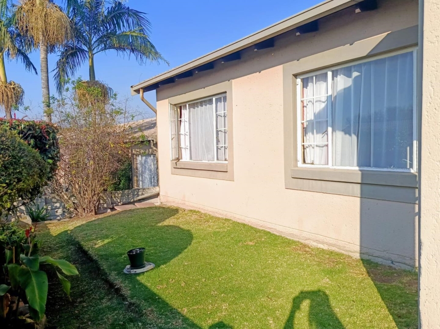 2 Bedroom Property for Sale in Weltevreden Park Gauteng