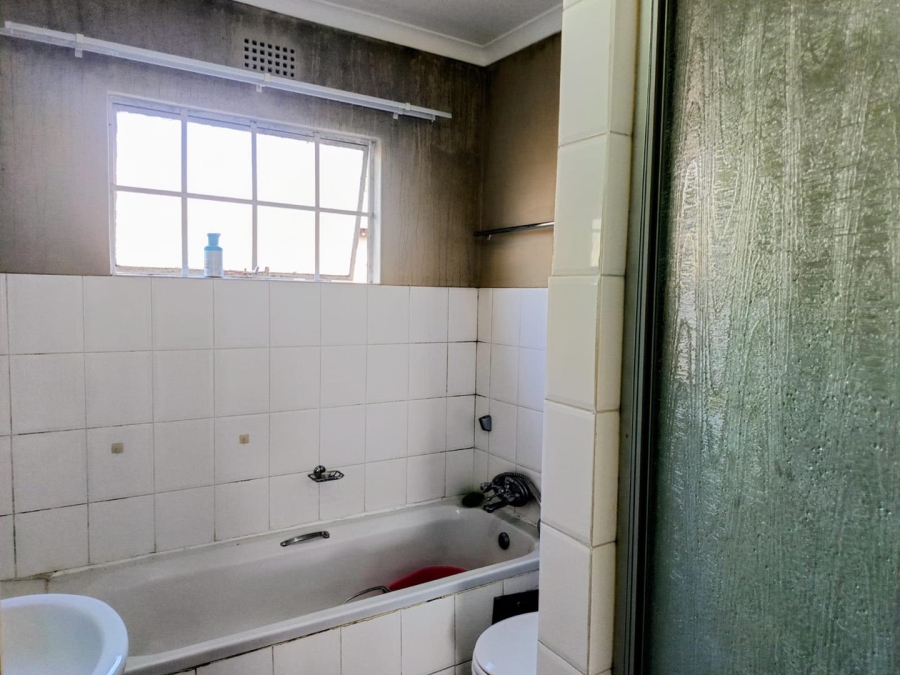 2 Bedroom Property for Sale in Weltevreden Park Gauteng