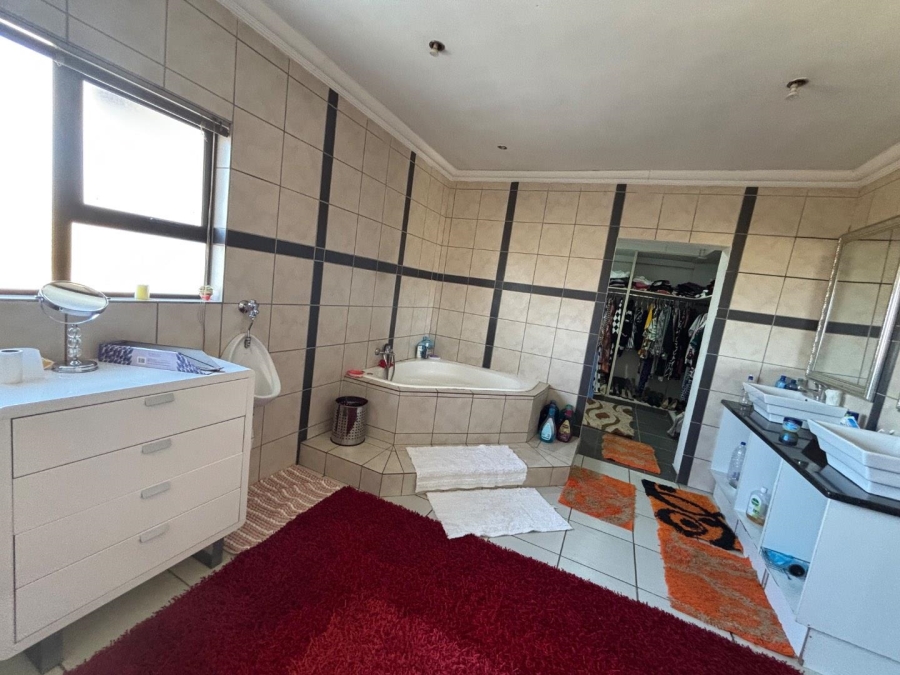 7 Bedroom Property for Sale in Ninapark Gauteng
