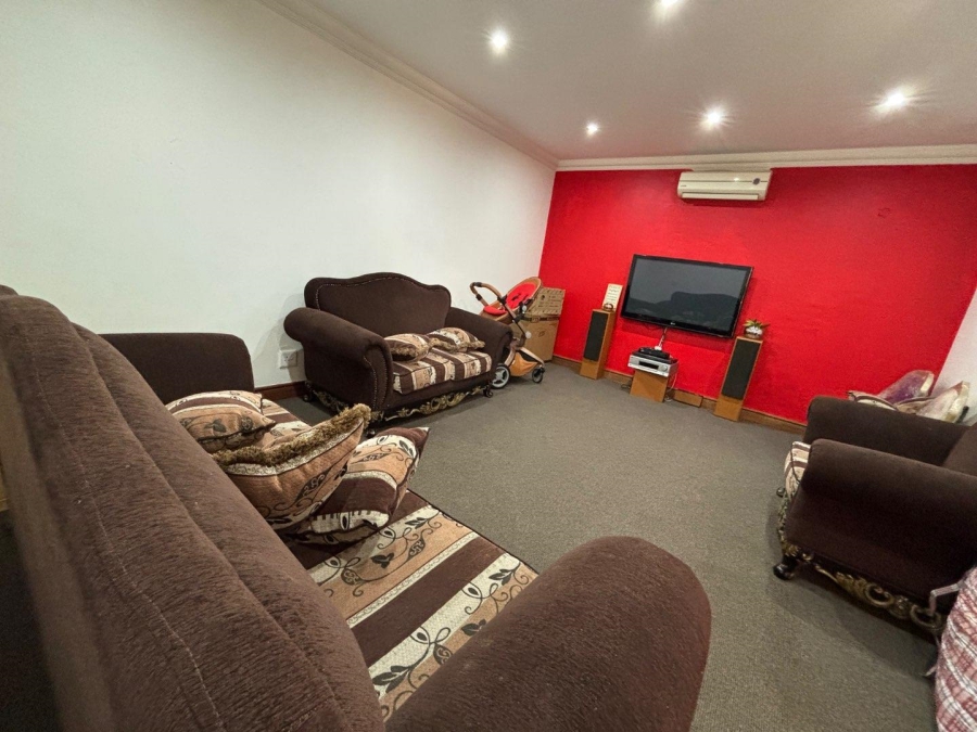 7 Bedroom Property for Sale in Ninapark Gauteng