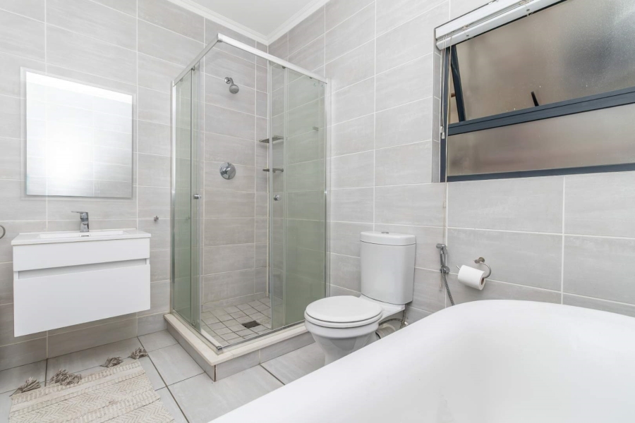 2 Bedroom Property for Sale in Waterfall Gauteng