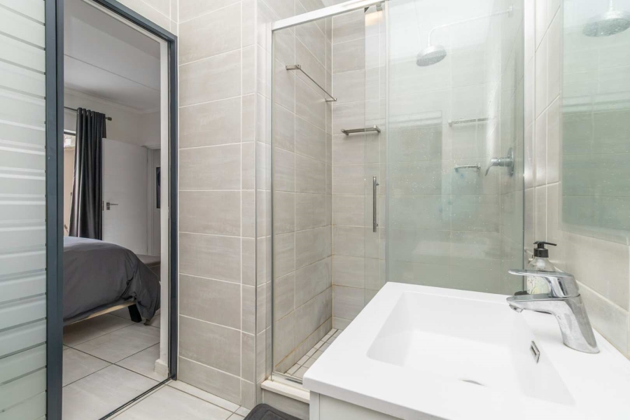 2 Bedroom Property for Sale in Waterfall Gauteng