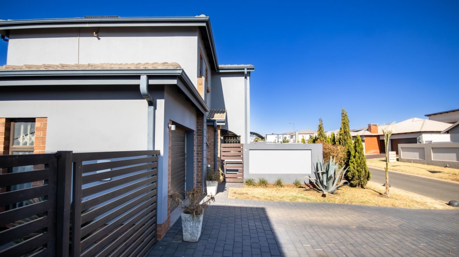 3 Bedroom Property for Sale in Zambezi Manor Lifestyle Estate Gauteng