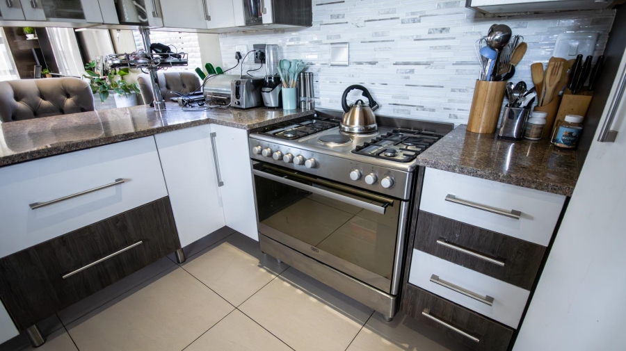 3 Bedroom Property for Sale in Zambezi Manor Lifestyle Estate Gauteng
