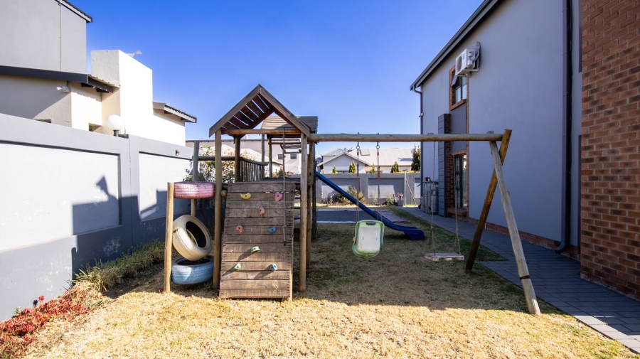 3 Bedroom Property for Sale in Zambezi Manor Lifestyle Estate Gauteng