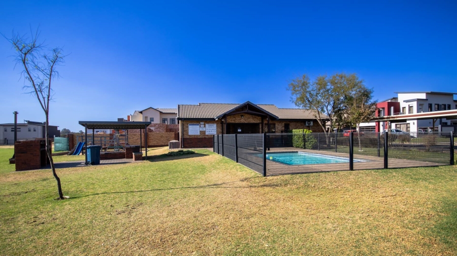 3 Bedroom Property for Sale in Zambezi Manor Lifestyle Estate Gauteng
