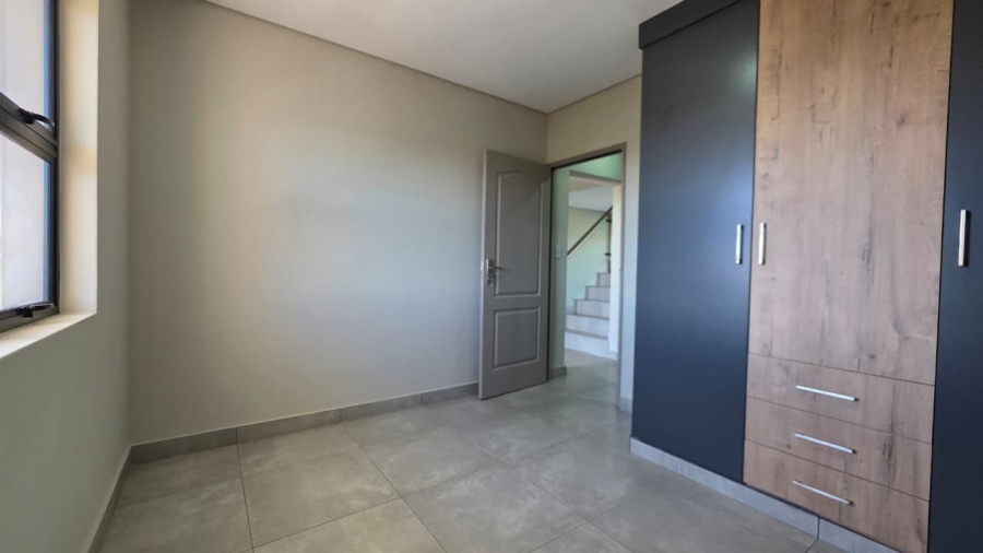To Let 3 Bedroom Property for Rent in Die Hoewes Gauteng