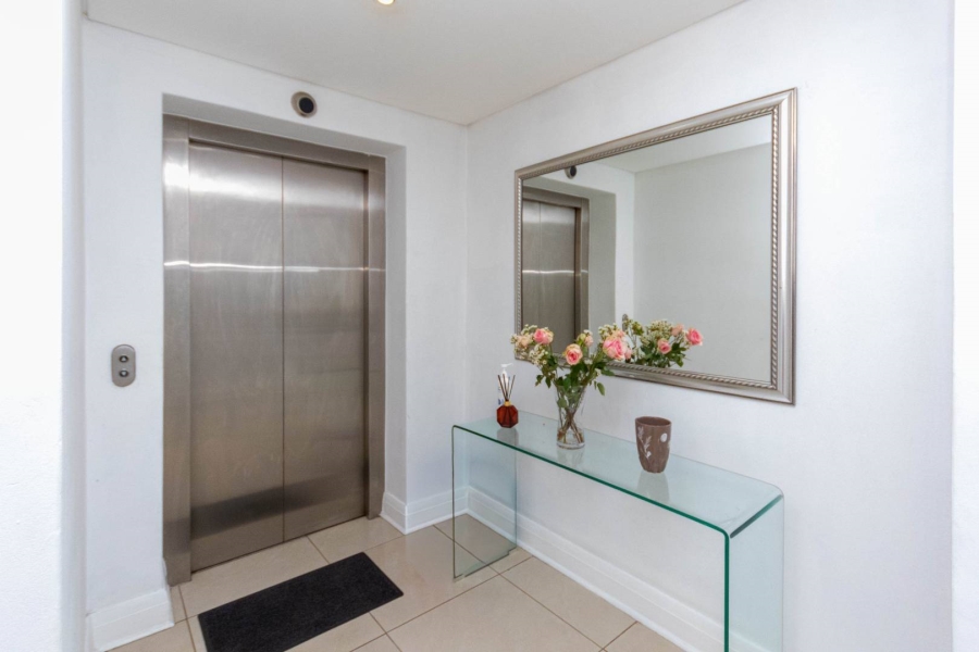 To Let 2 Bedroom Property for Rent in Sandown Gauteng