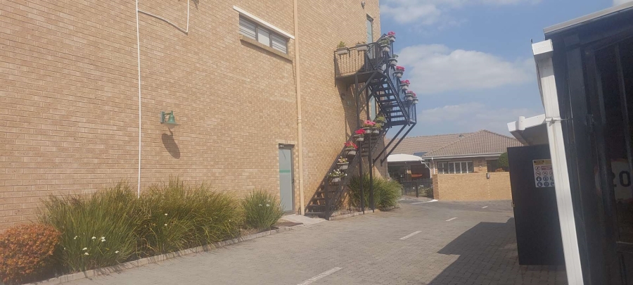 1 Bedroom Property for Sale in Garsfontein Gauteng
