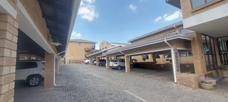 1 Bedroom Property for Sale in Garsfontein Gauteng