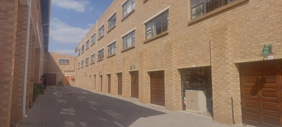 1 Bedroom Property for Sale in Garsfontein Gauteng