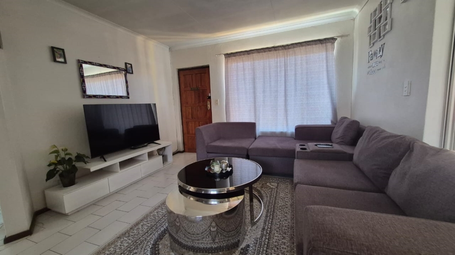 2 Bedroom Property for Sale in Birchleigh Gauteng