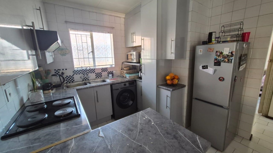 2 Bedroom Property for Sale in Birchleigh Gauteng