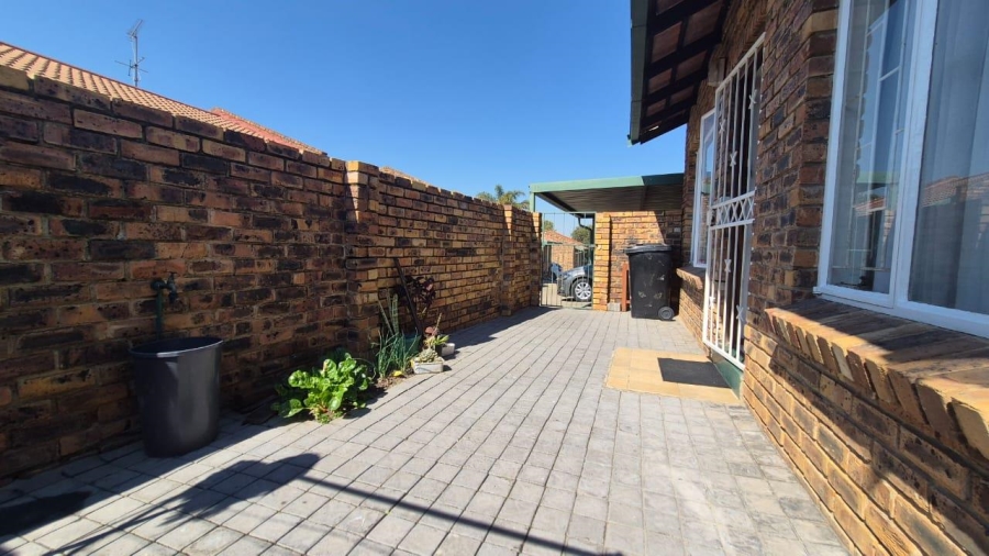 2 Bedroom Property for Sale in Birchleigh Gauteng