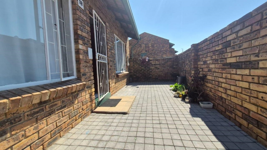 2 Bedroom Property for Sale in Birchleigh Gauteng