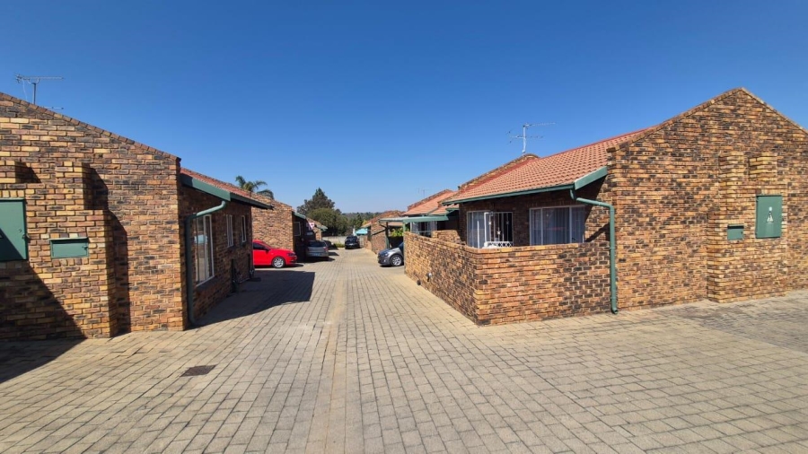 2 Bedroom Property for Sale in Birchleigh Gauteng