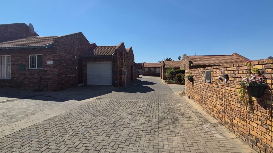 2 Bedroom Property for Sale in Birchleigh Gauteng