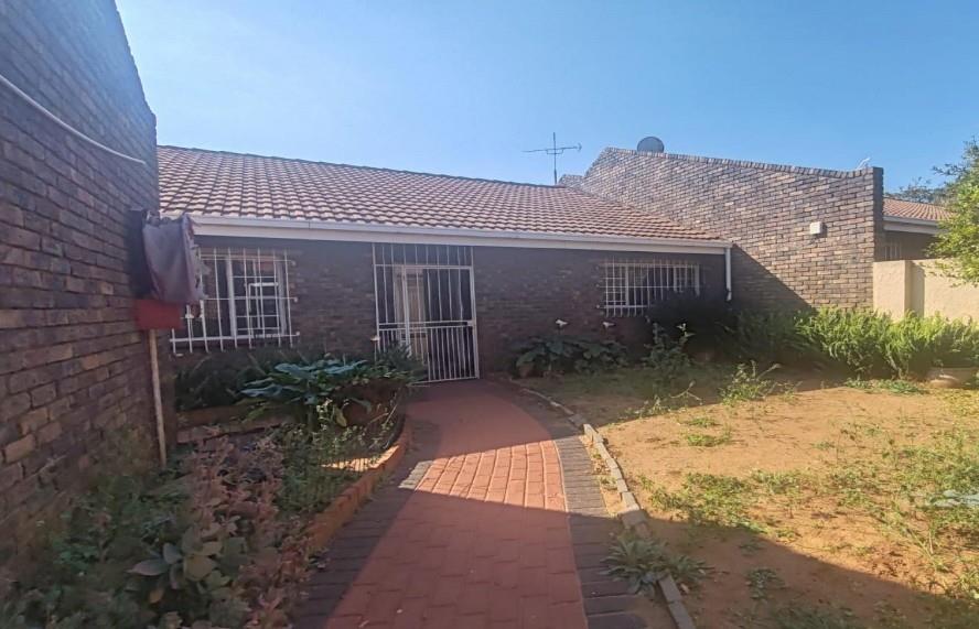3 Bedroom Property for Sale in Birchleigh North Gauteng