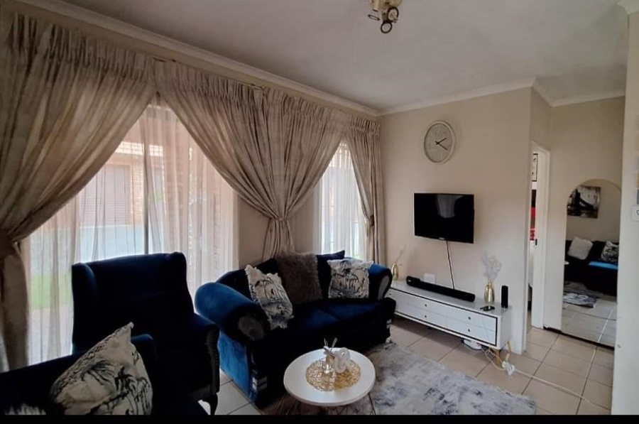2 Bedroom Property for Sale in Edleen Gauteng