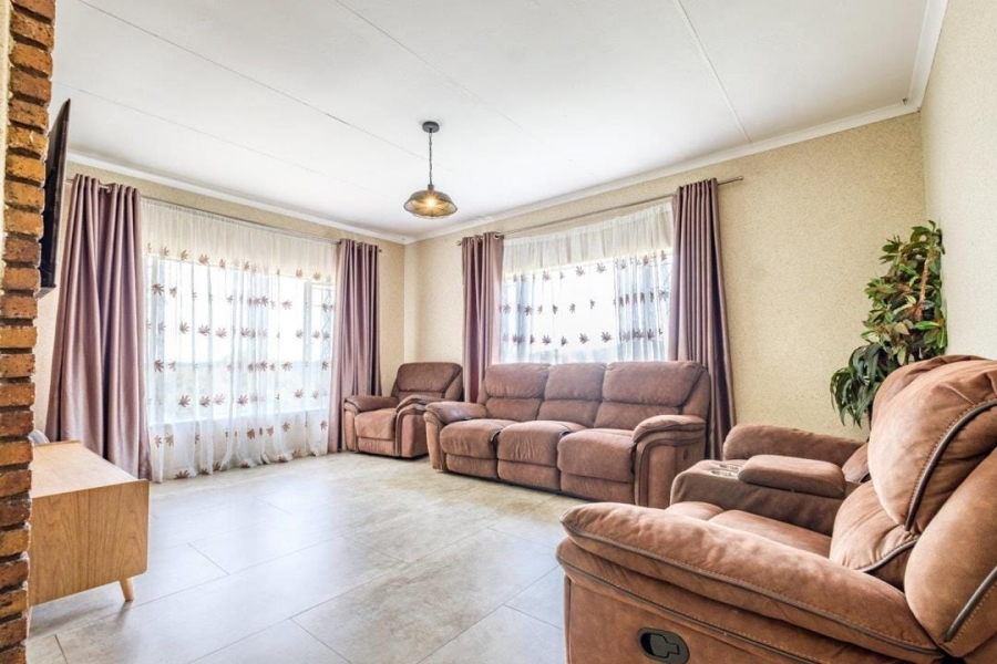 3 Bedroom Property for Sale in Mulbarton Gauteng