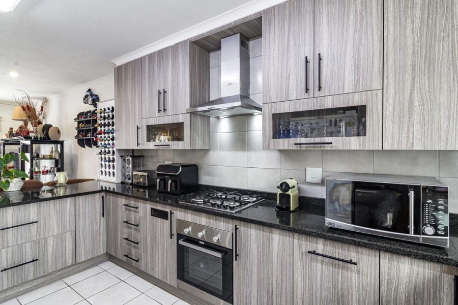 3 Bedroom Property for Sale in Brackendowns Gauteng