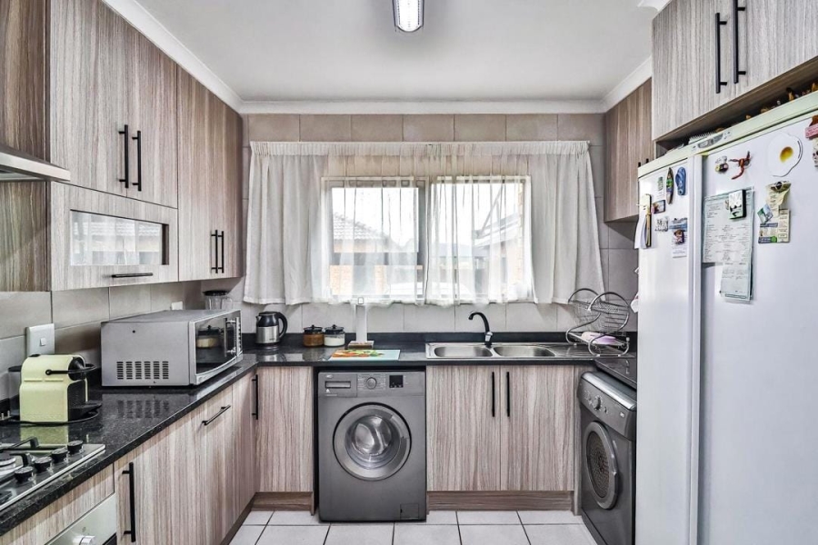 3 Bedroom Property for Sale in Brackendowns Gauteng