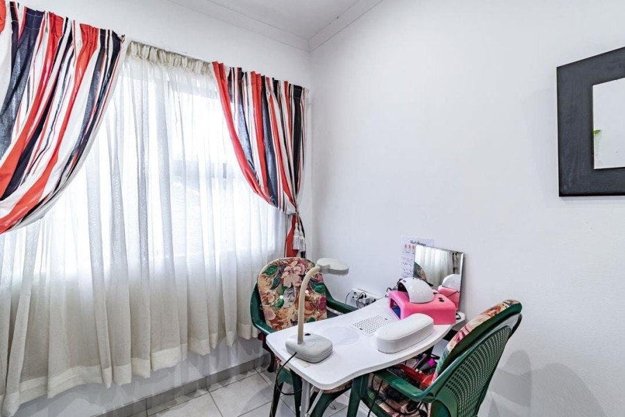 3 Bedroom Property for Sale in Brackendowns Gauteng