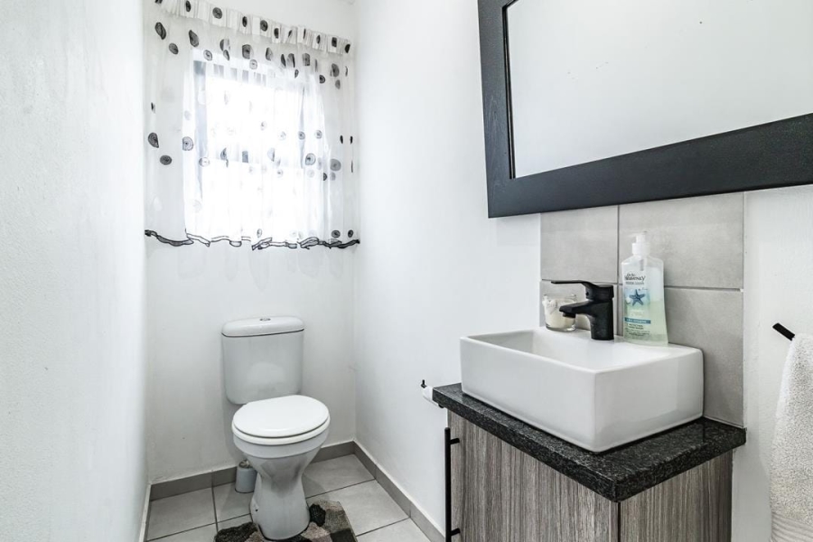 3 Bedroom Property for Sale in Brackendowns Gauteng