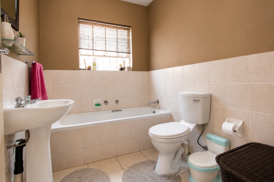 3 Bedroom Property for Sale in Wilgeheuwel Gauteng
