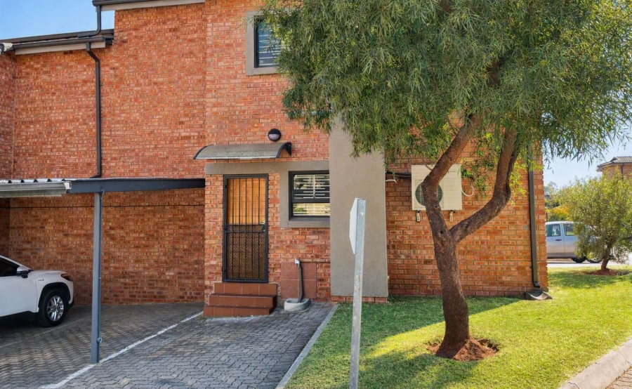 3 Bedroom Property for Sale in Helderkruin Gauteng