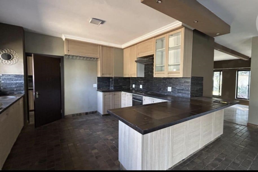 5 Bedroom Property for Sale in Amandasig Gauteng