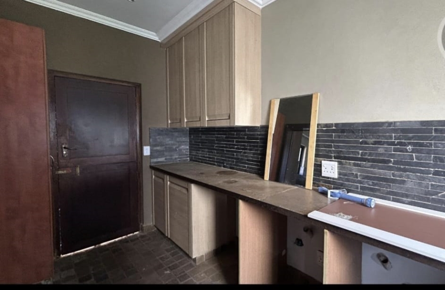 5 Bedroom Property for Sale in Amandasig Gauteng