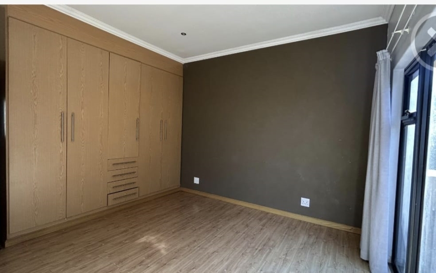 5 Bedroom Property for Sale in Amandasig Gauteng