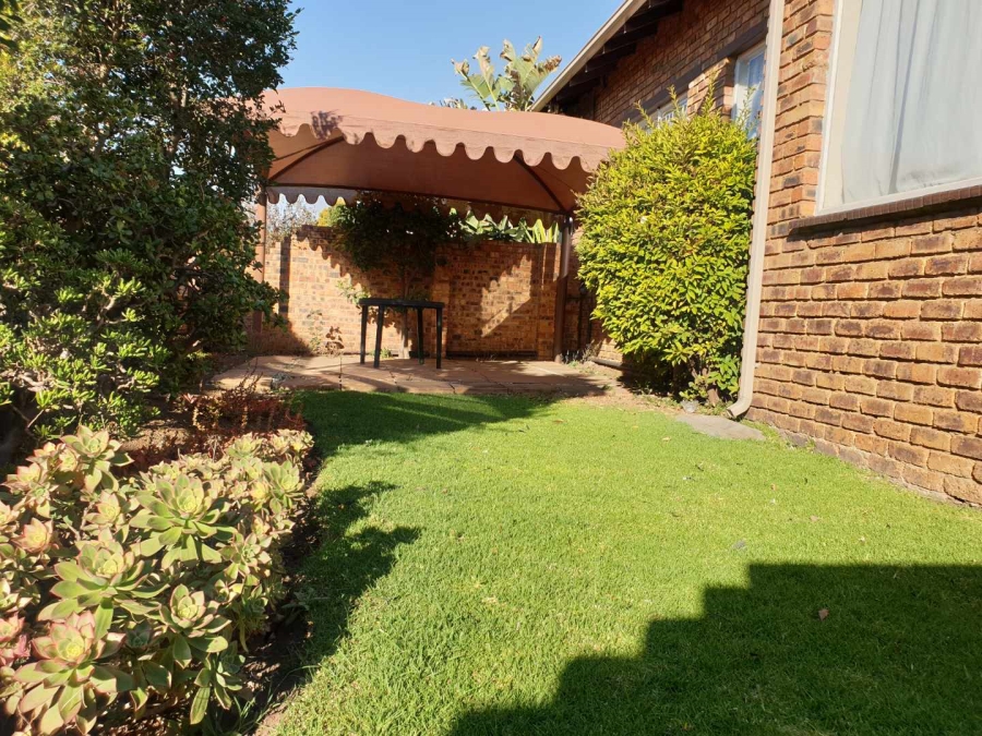 To Let 3 Bedroom Property for Rent in Randhart Gauteng