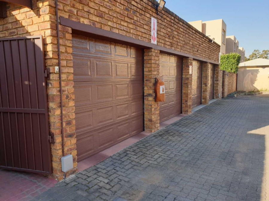 To Let 3 Bedroom Property for Rent in Randhart Gauteng