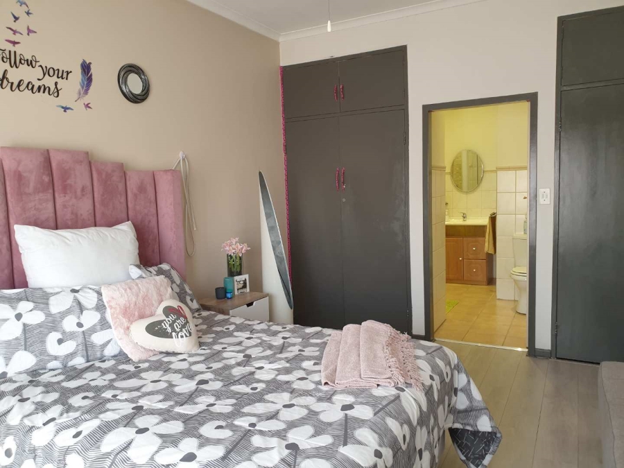 To Let 3 Bedroom Property for Rent in Randhart Gauteng