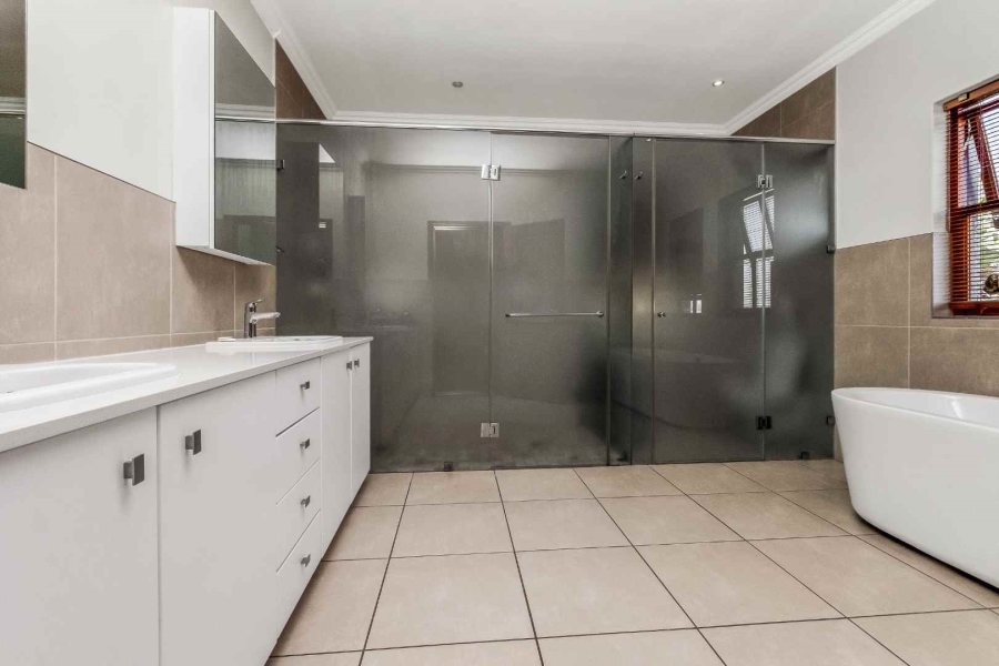 To Let 4 Bedroom Property for Rent in Dainfern Golf Estate Gauteng