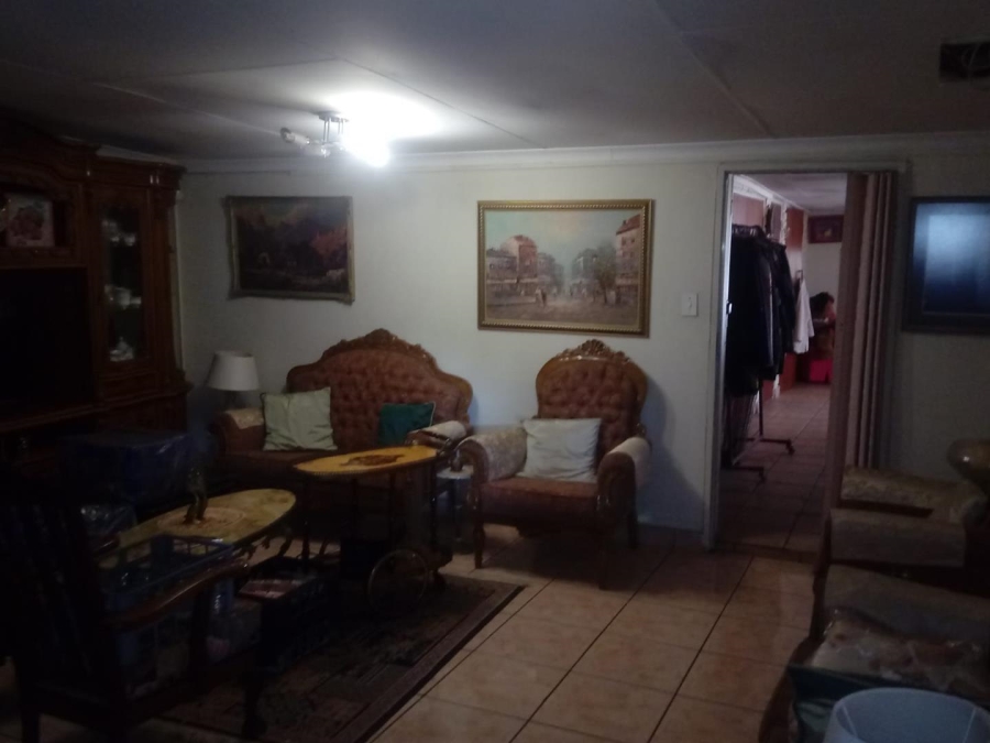 5 Bedroom Property for Sale in Hesteapark Gauteng