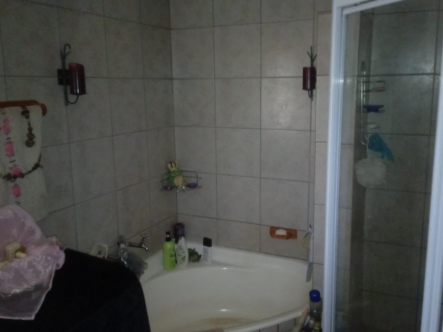 5 Bedroom Property for Sale in Hesteapark Gauteng