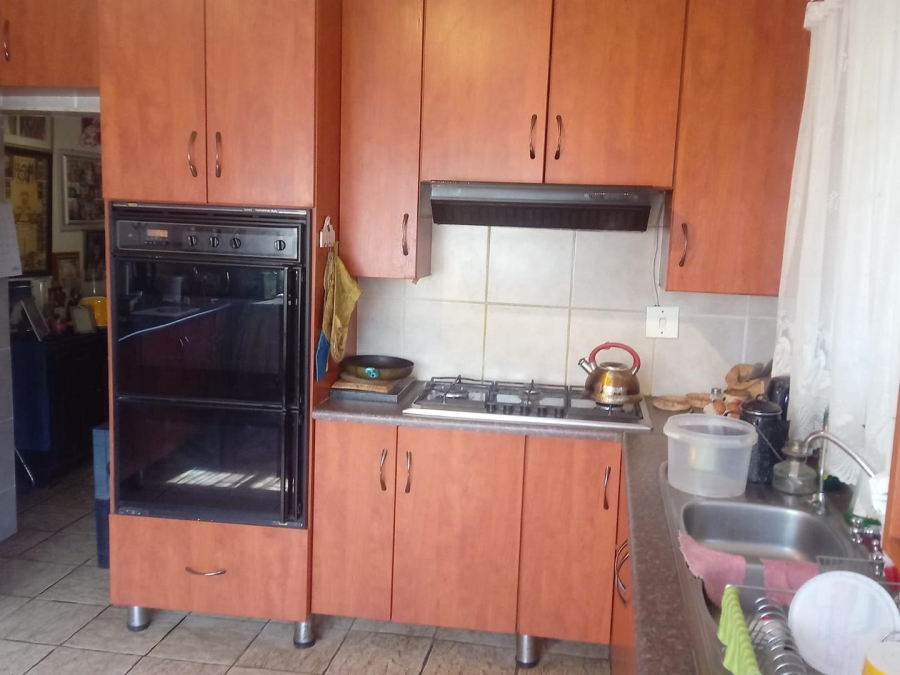 5 Bedroom Property for Sale in Hesteapark Gauteng