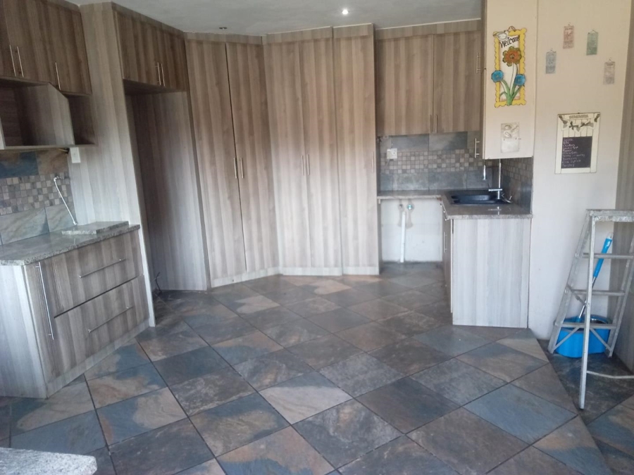 5 Bedroom Property for Sale in Hesteapark Gauteng