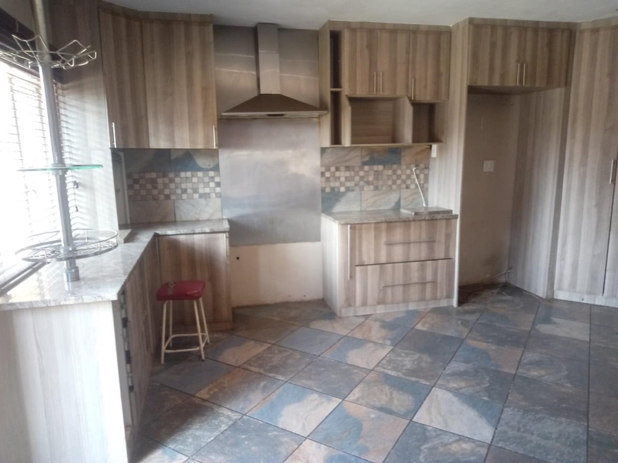 5 Bedroom Property for Sale in Hesteapark Gauteng