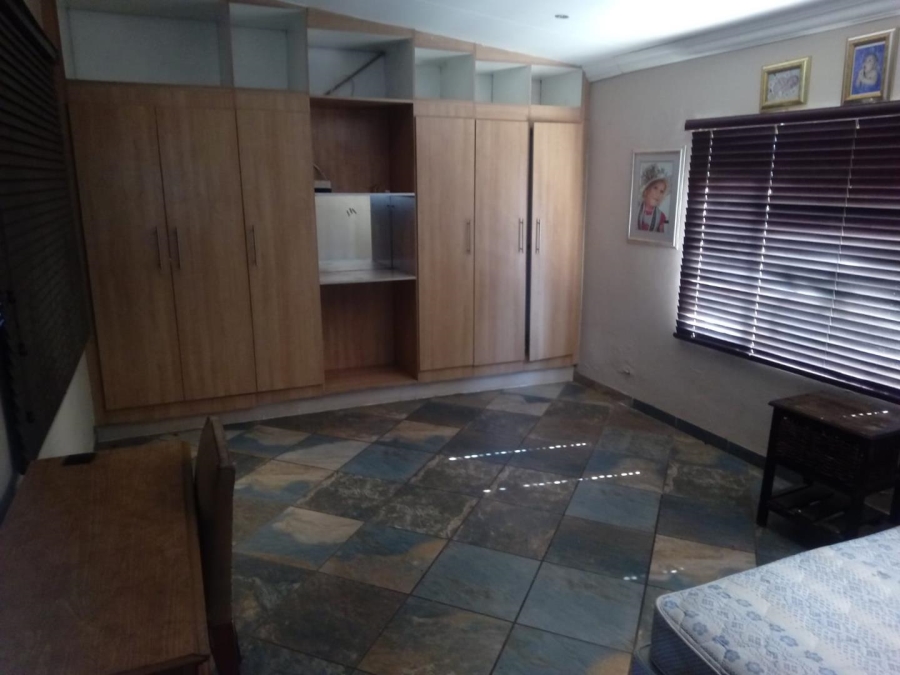 5 Bedroom Property for Sale in Hesteapark Gauteng