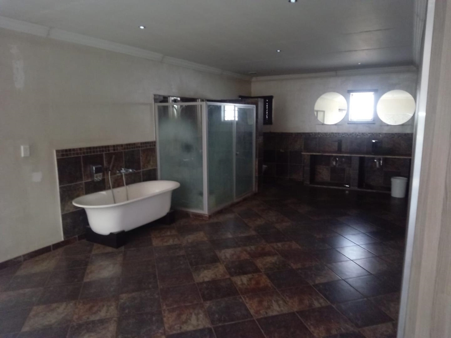 5 Bedroom Property for Sale in Hesteapark Gauteng