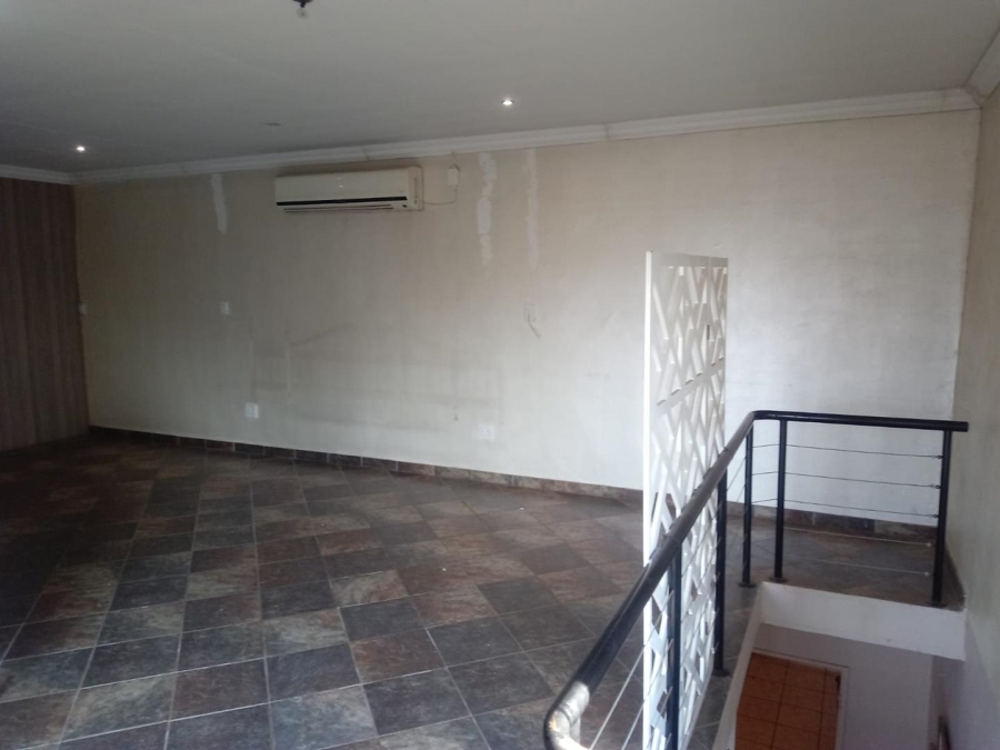 5 Bedroom Property for Sale in Hesteapark Gauteng